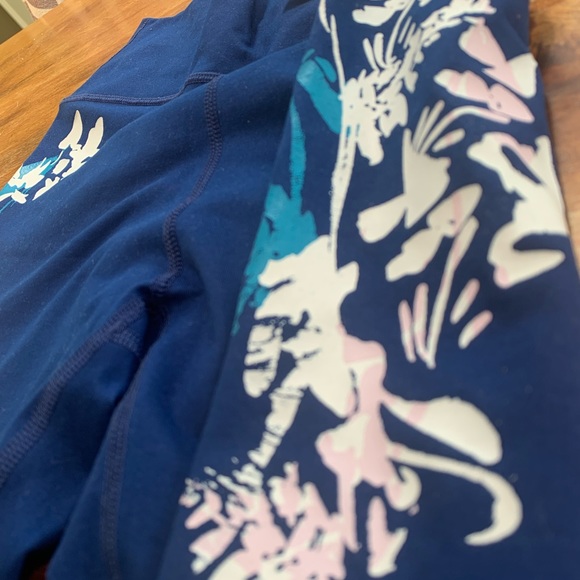 Fabletics powerhold leggings in royal blue. - Picture 2 of 6